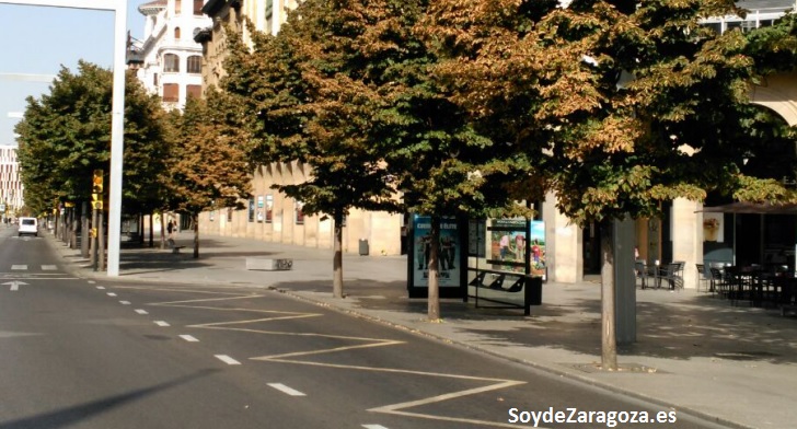 Parada de la línea N1 de búho de Zaragoza en la Plaza de Aragón