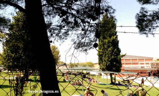 piscina barrio de torrero en zaragoza