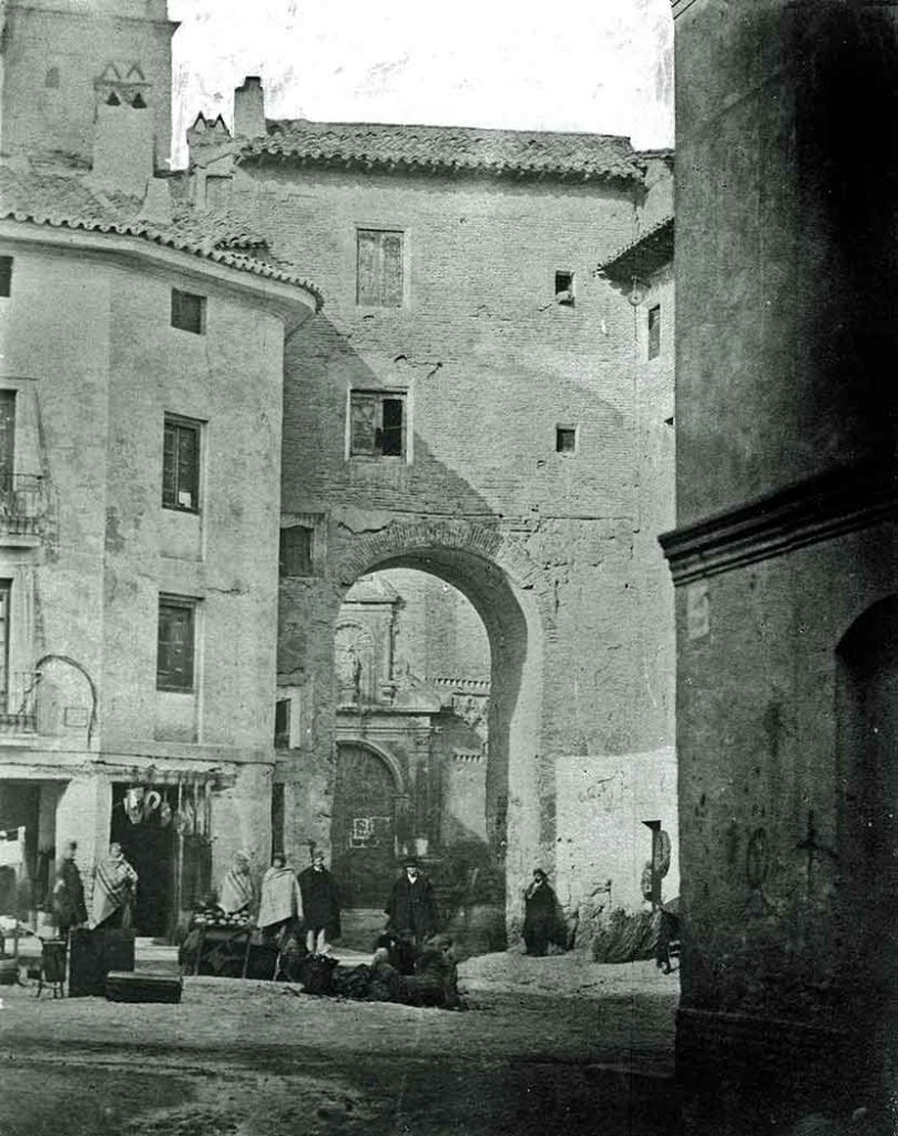 puerta de valencia zaragoza