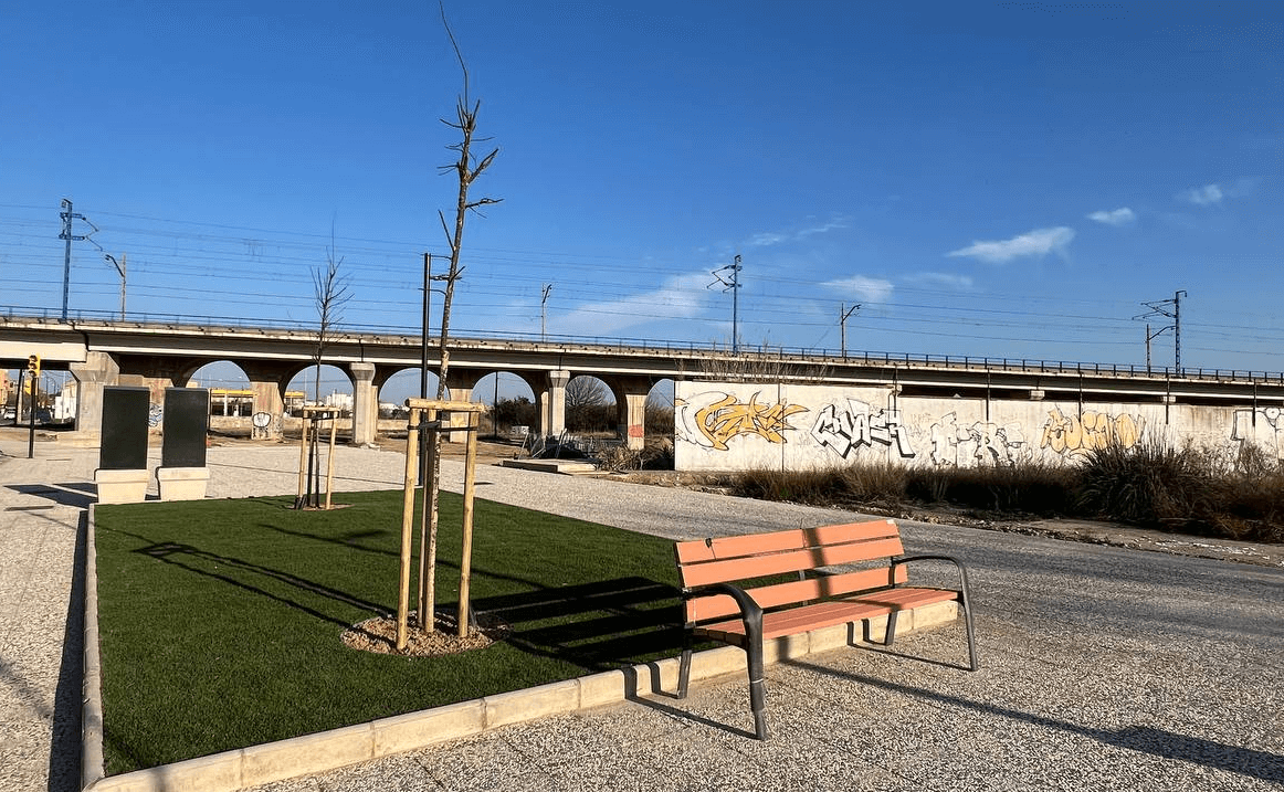 puente del ferrocarril en la avenida de Cataluña. 
