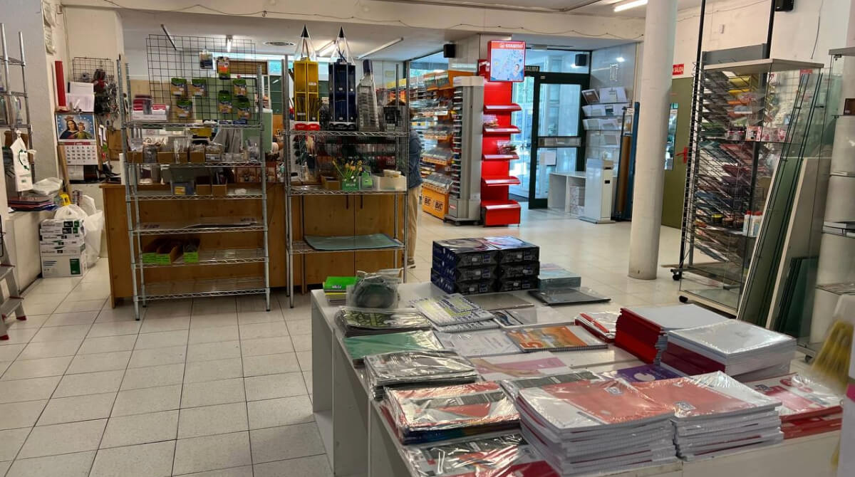 Cierre de la tienda papelería de Independencia, en Zaragoza