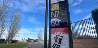 ¿Te están mintiendo en la parada? El caos silencioso del bus en Zaragoza y sus 400 postes abandonados