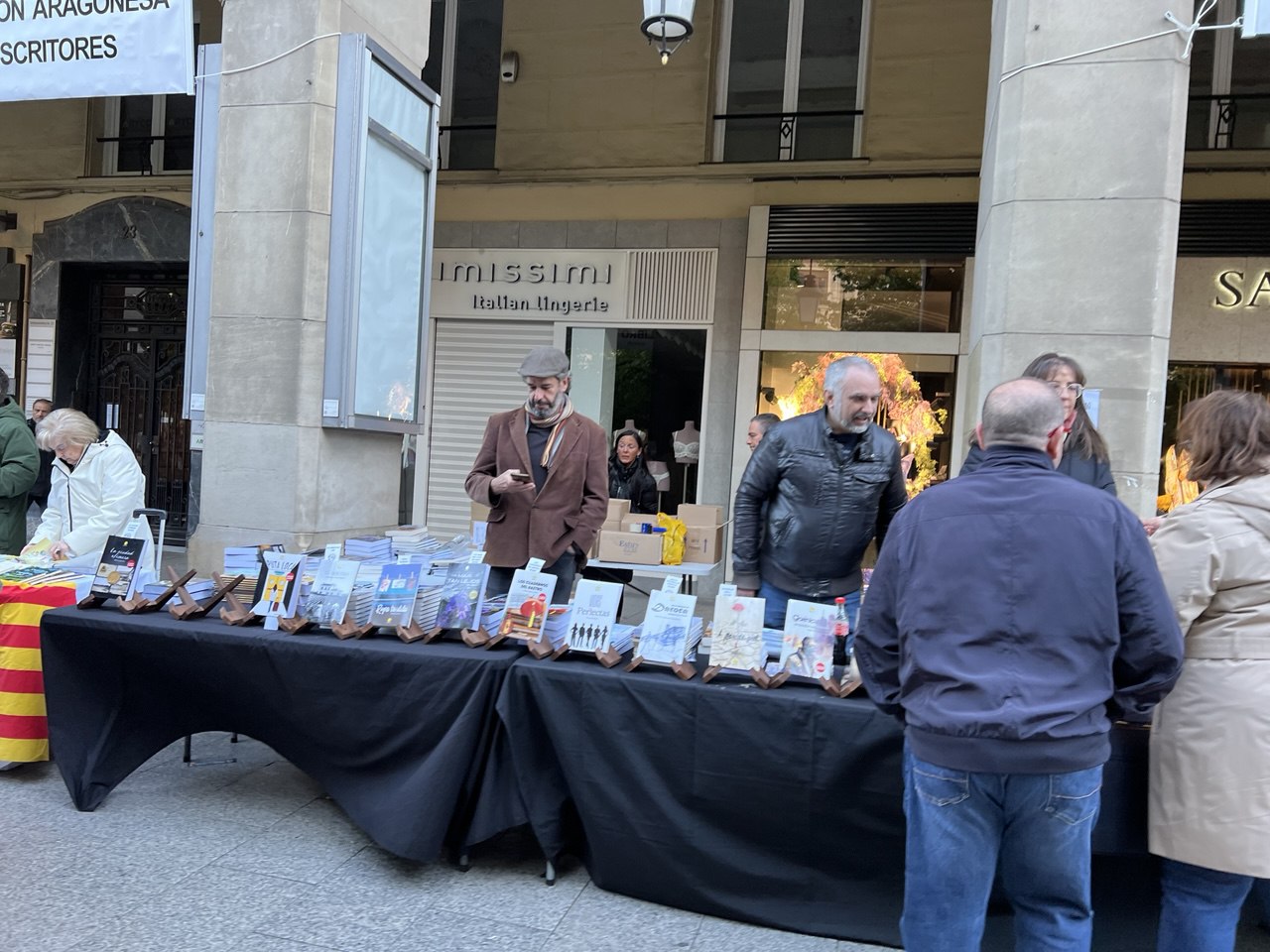 Día del Libro en Zaragoza con las firmas de autores