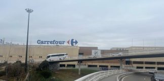 Domingos y festivos de apertura de Carrefour Actur y Augusta 2026