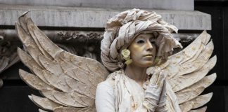Estatuas vivientes en las Fiestas del Pilar